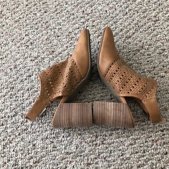 Report Woven Leather Block Heels - Picture 4 of 6